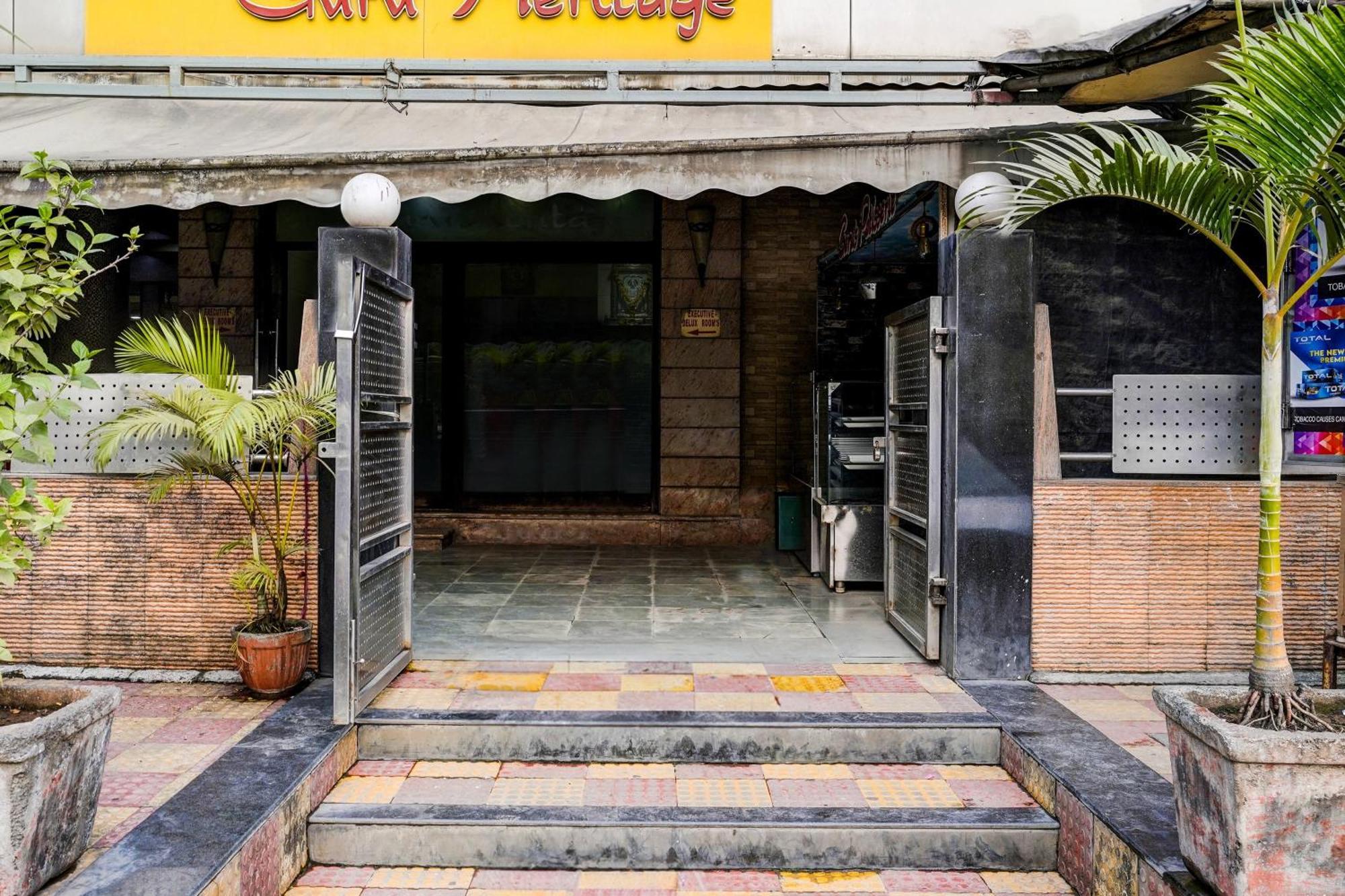Collection O Guru Heritage Kalamboli Navi Mumbai Bagian luar foto